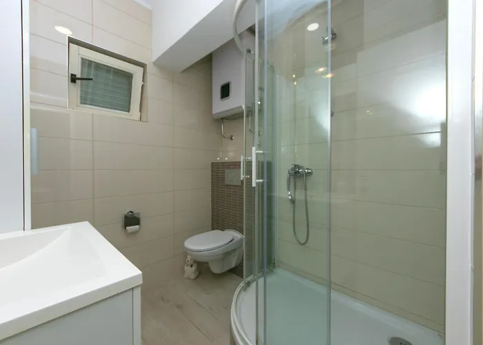 شقة 2 ماكارسكا