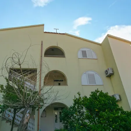 2 * Makarska