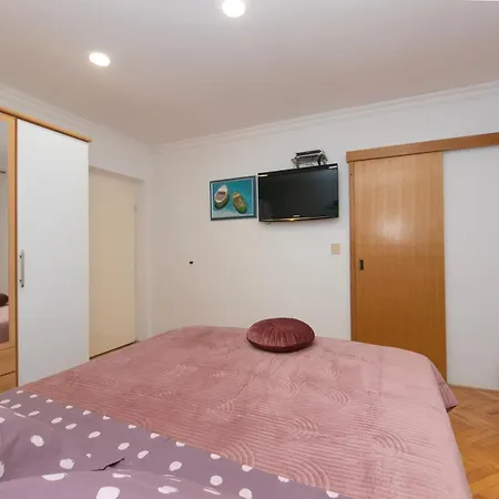 Appartement 2 *