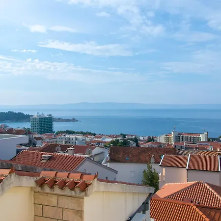 2 * Makarska