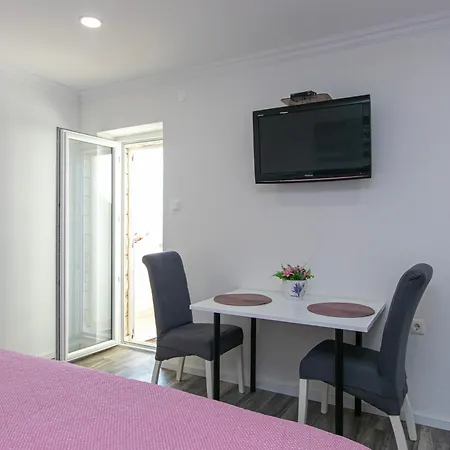 2 アパート マカルスカ