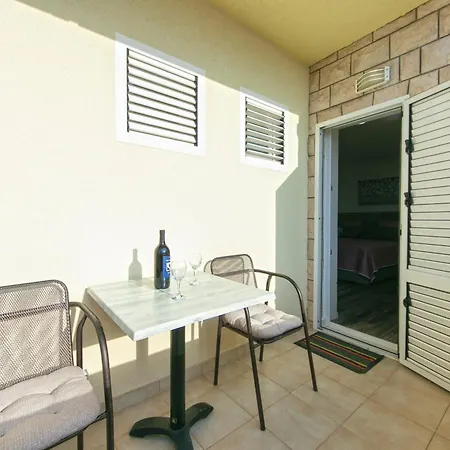 2 * Makarska